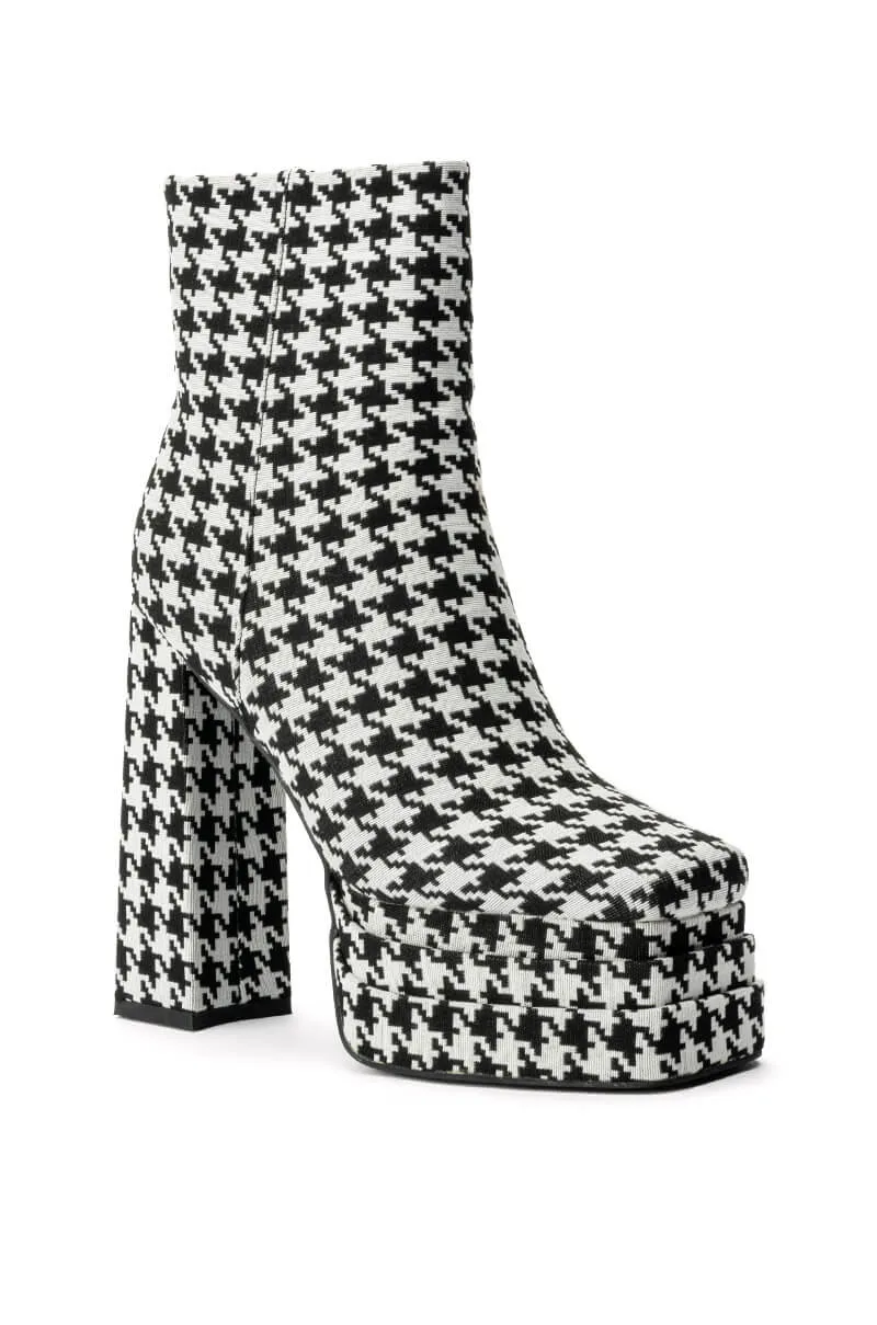 AZALEA WANG CAYENNE HOUNDSTOOTH CHUNKY BOOTIE IN BLACK WHITE