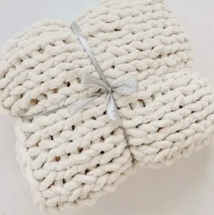 CHUNKY KNIT THROW