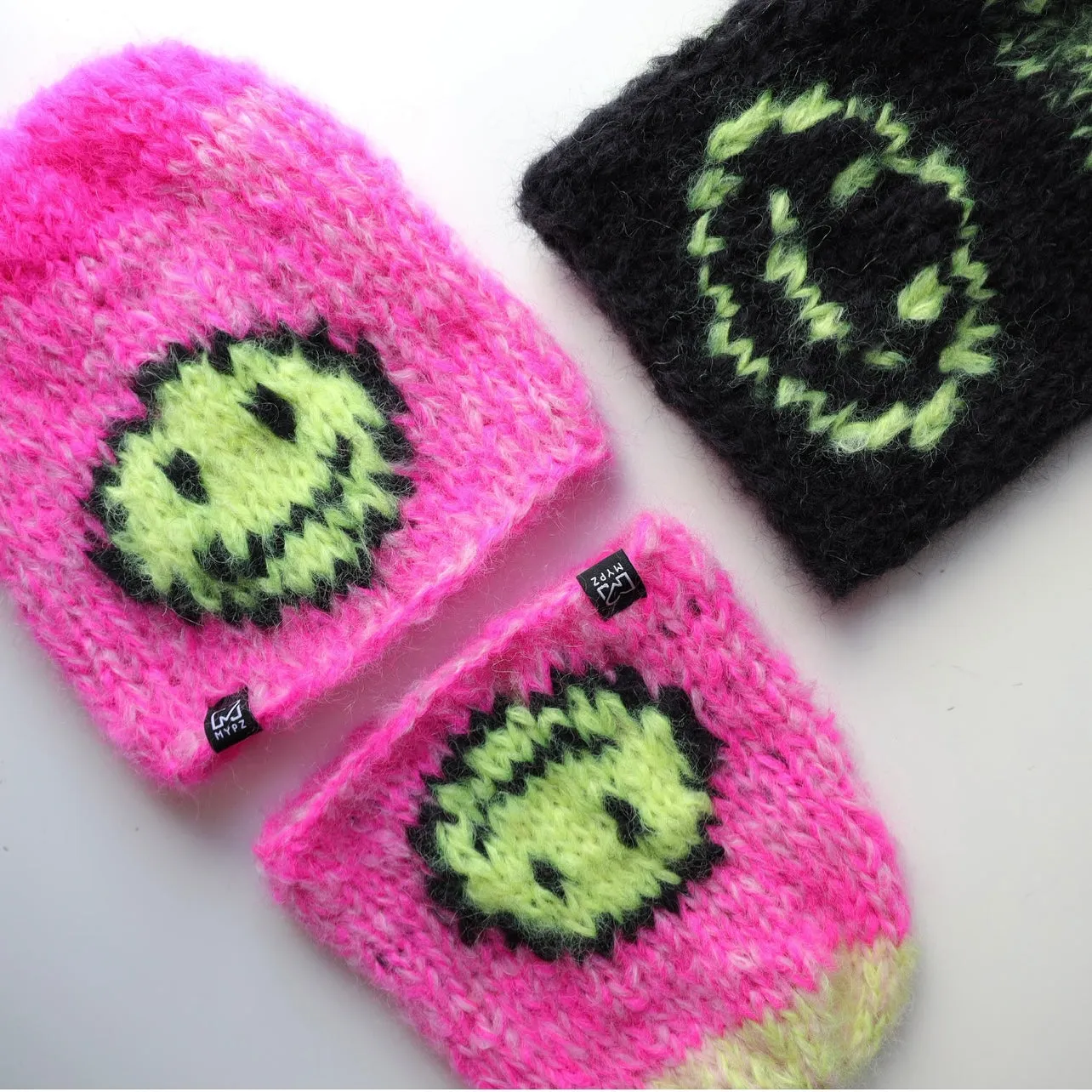 Knitting Kit – Chunky mohair Smiley beanies Pink 1 adult   2 kid beanies (ENG-NL)