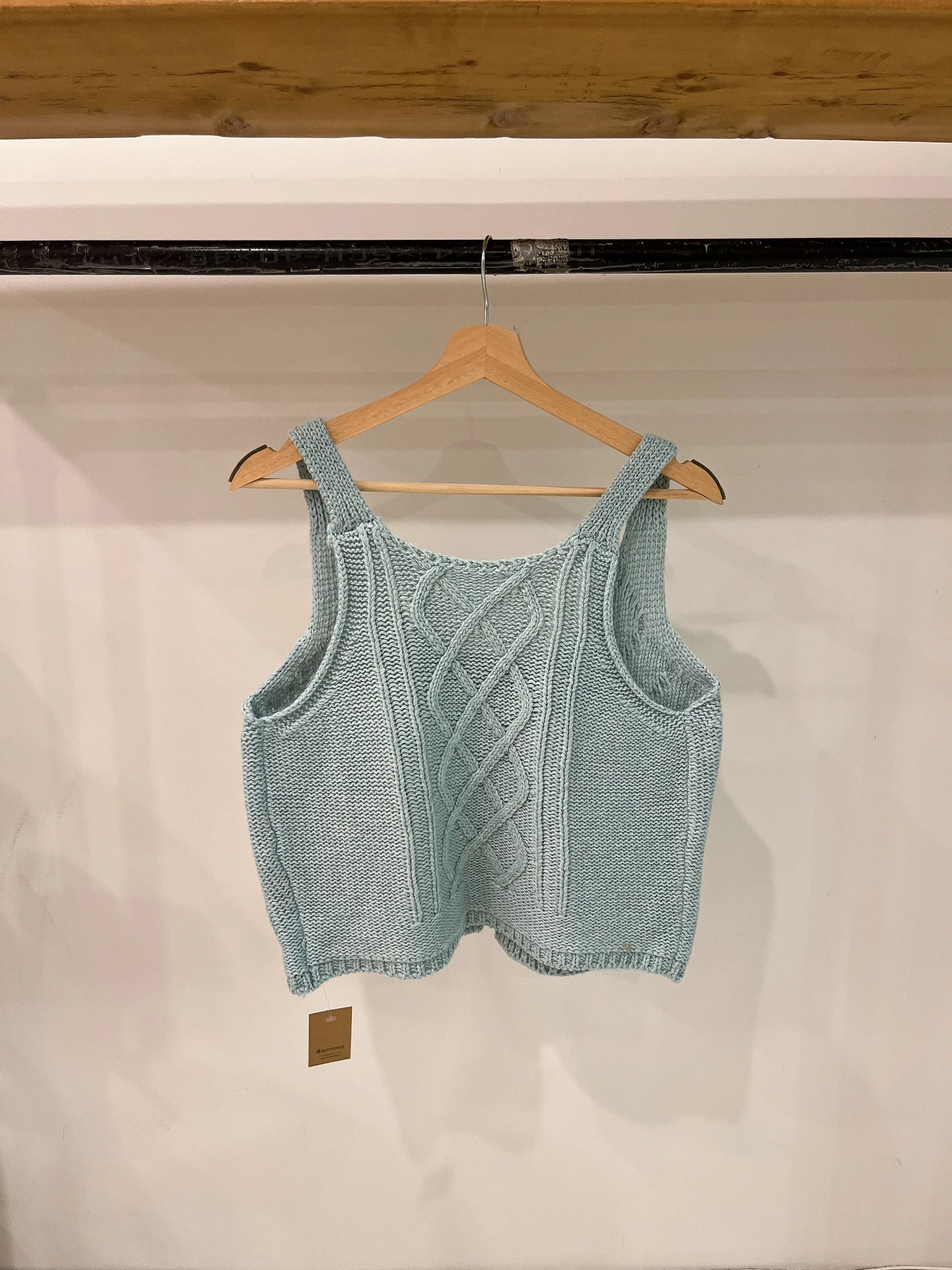 MOVE Cable knit vest