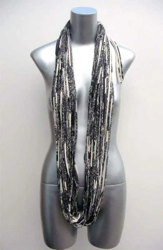 Necklush Chunky Scarf / Cream White & Black / Unisex