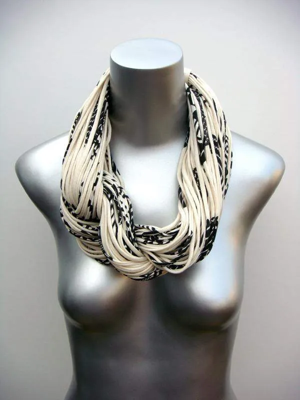 Necklush Chunky Scarf / Cream White Black / Unisex