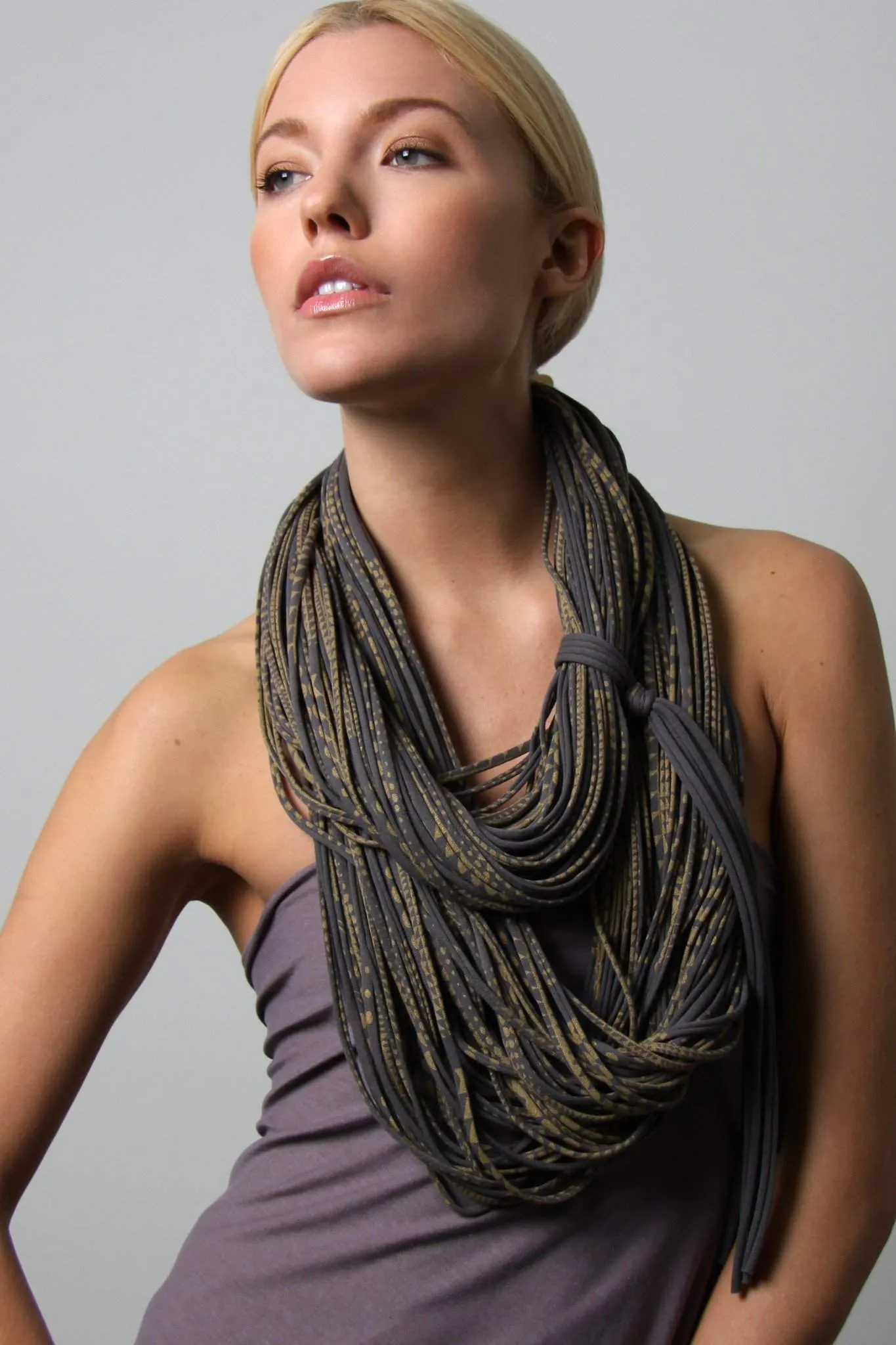 Necklush Chunky Scarf / Dark Grey & Gold / Unisex