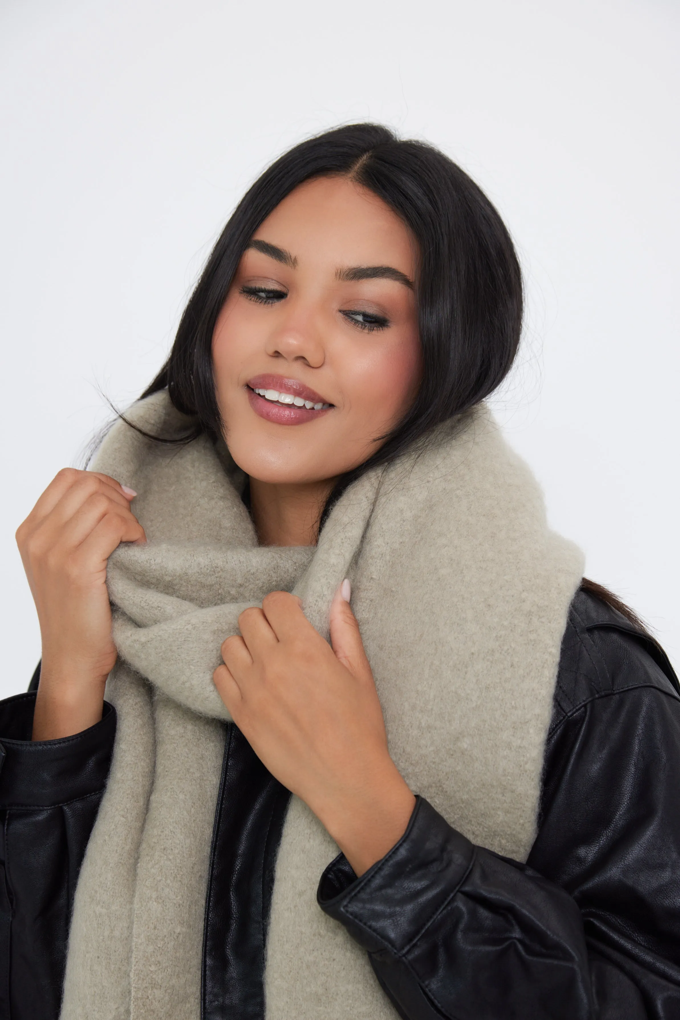 Oversized Chunky Blanket Scarf in Grey Beige