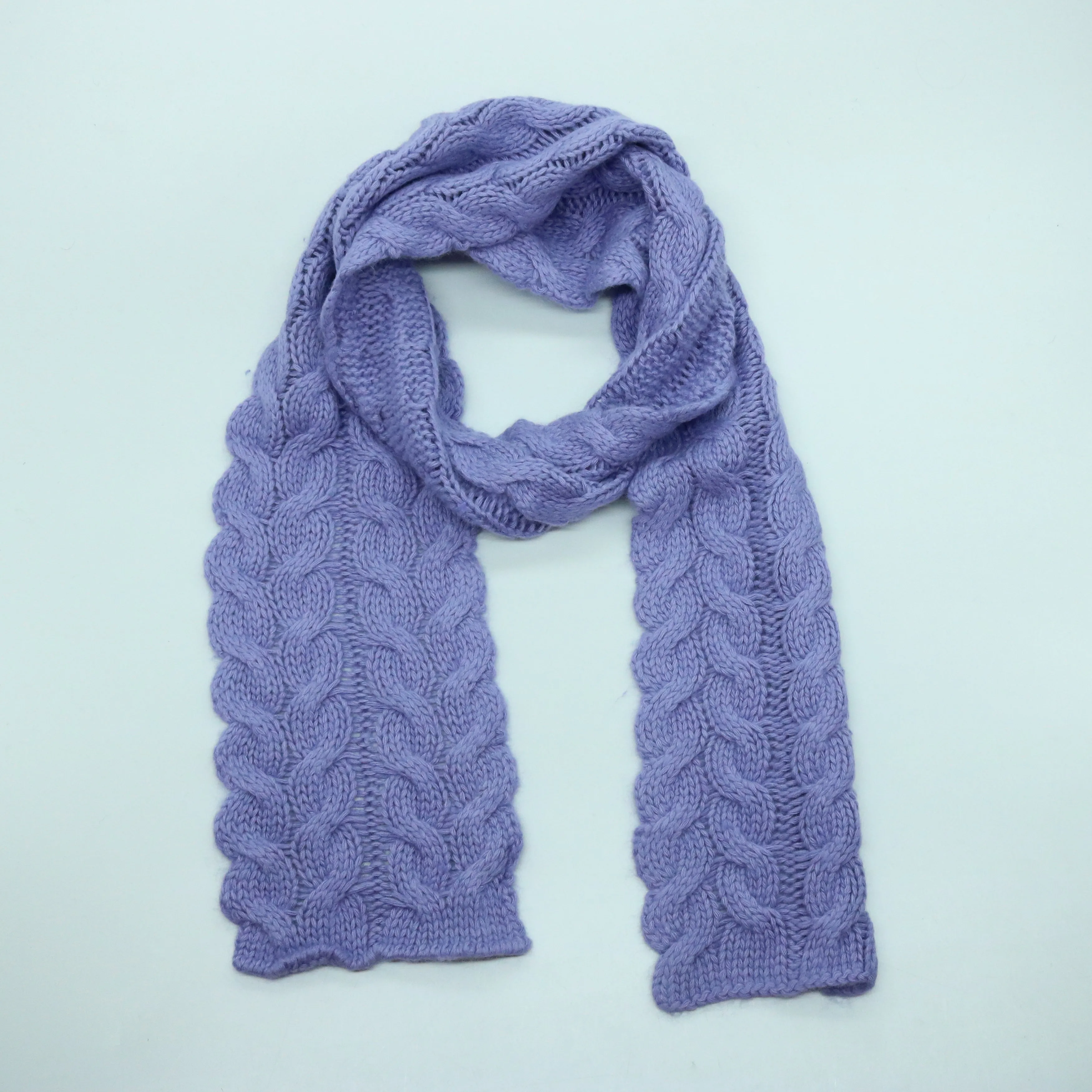 SCARF IN CABLES DESIGN