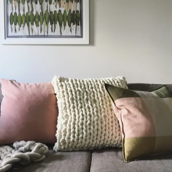 Stockinette stitch pillow | Pattern