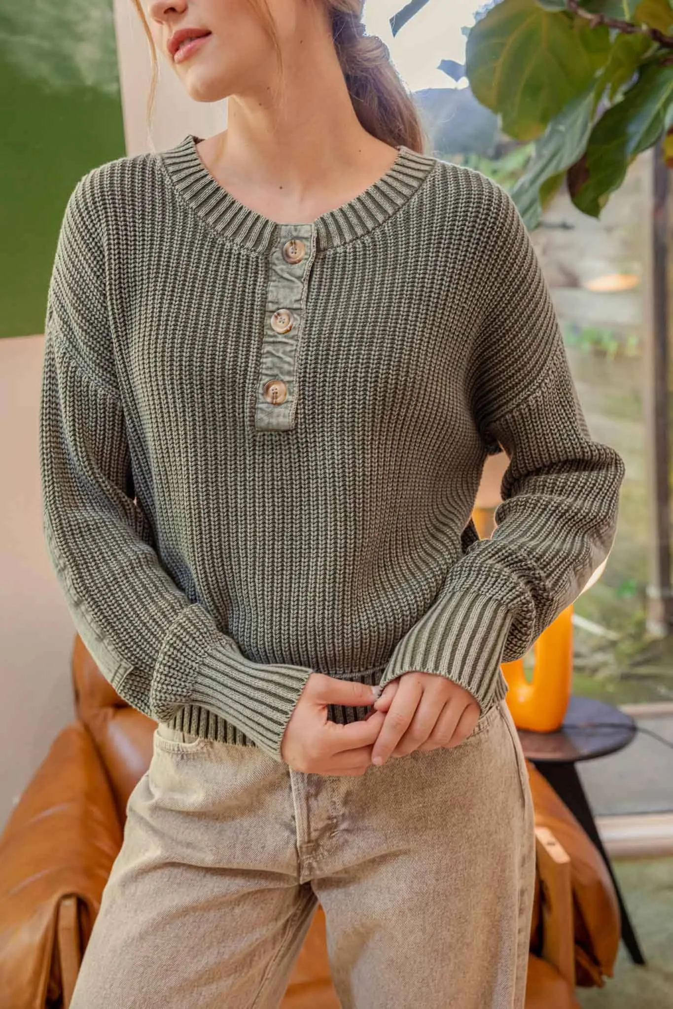 WASHED HENLEY CHUNKY KNIT SWEATER